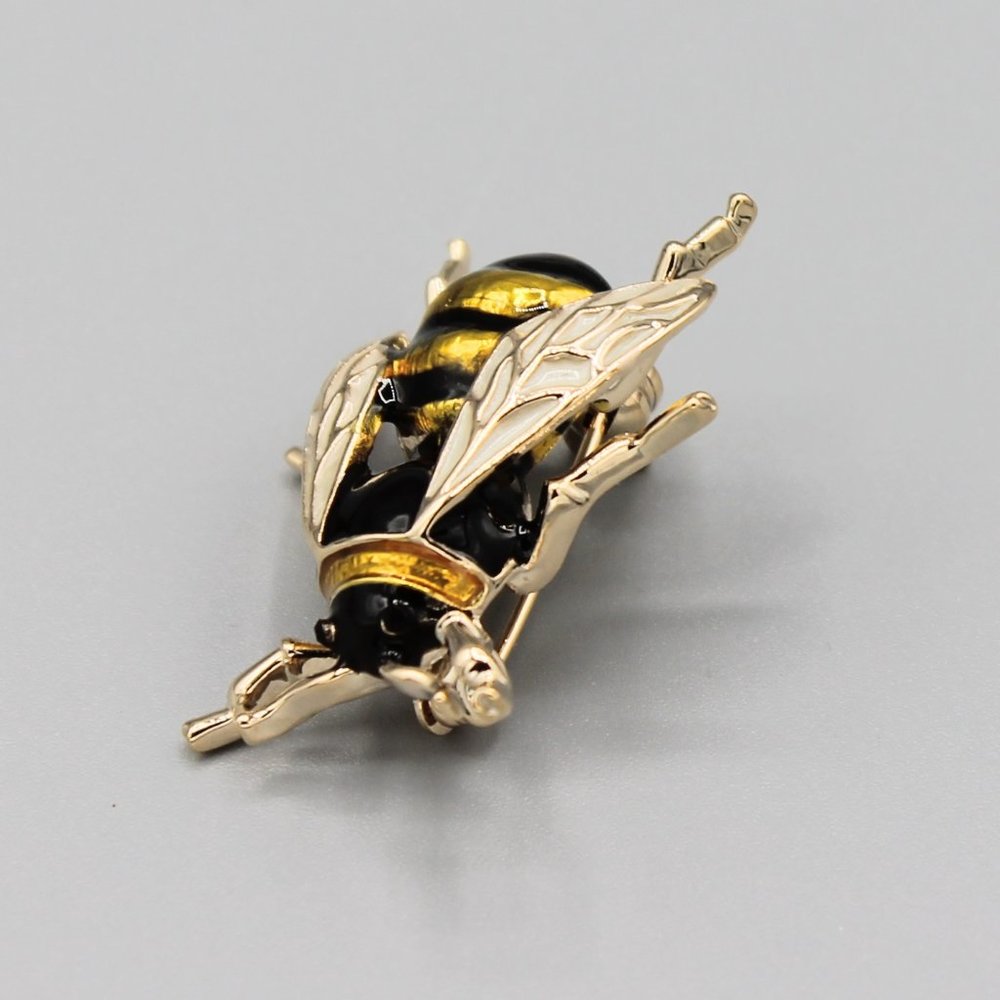 Bee insect animal black gold tone pin brooch - Picture 4 of 6